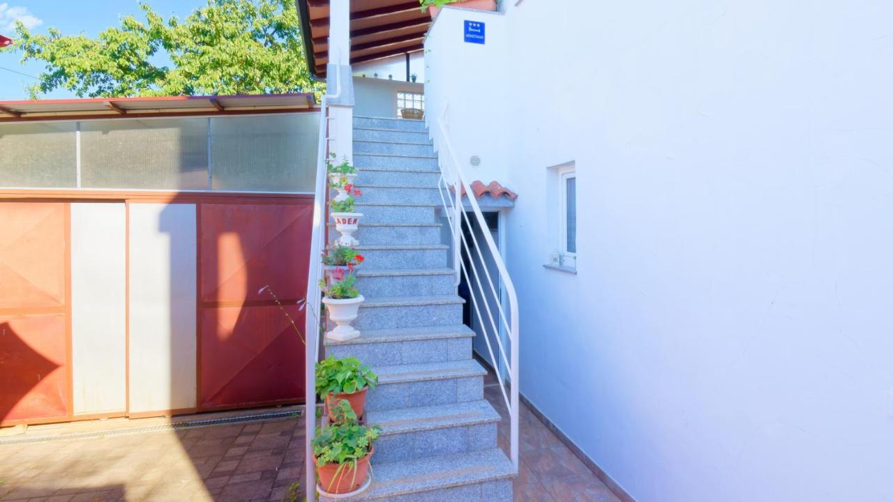 Apartments Susie By Rent Istria Umag Exterior photo